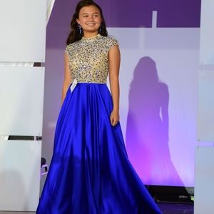 Ashley Lauren size 2 fully beaded top